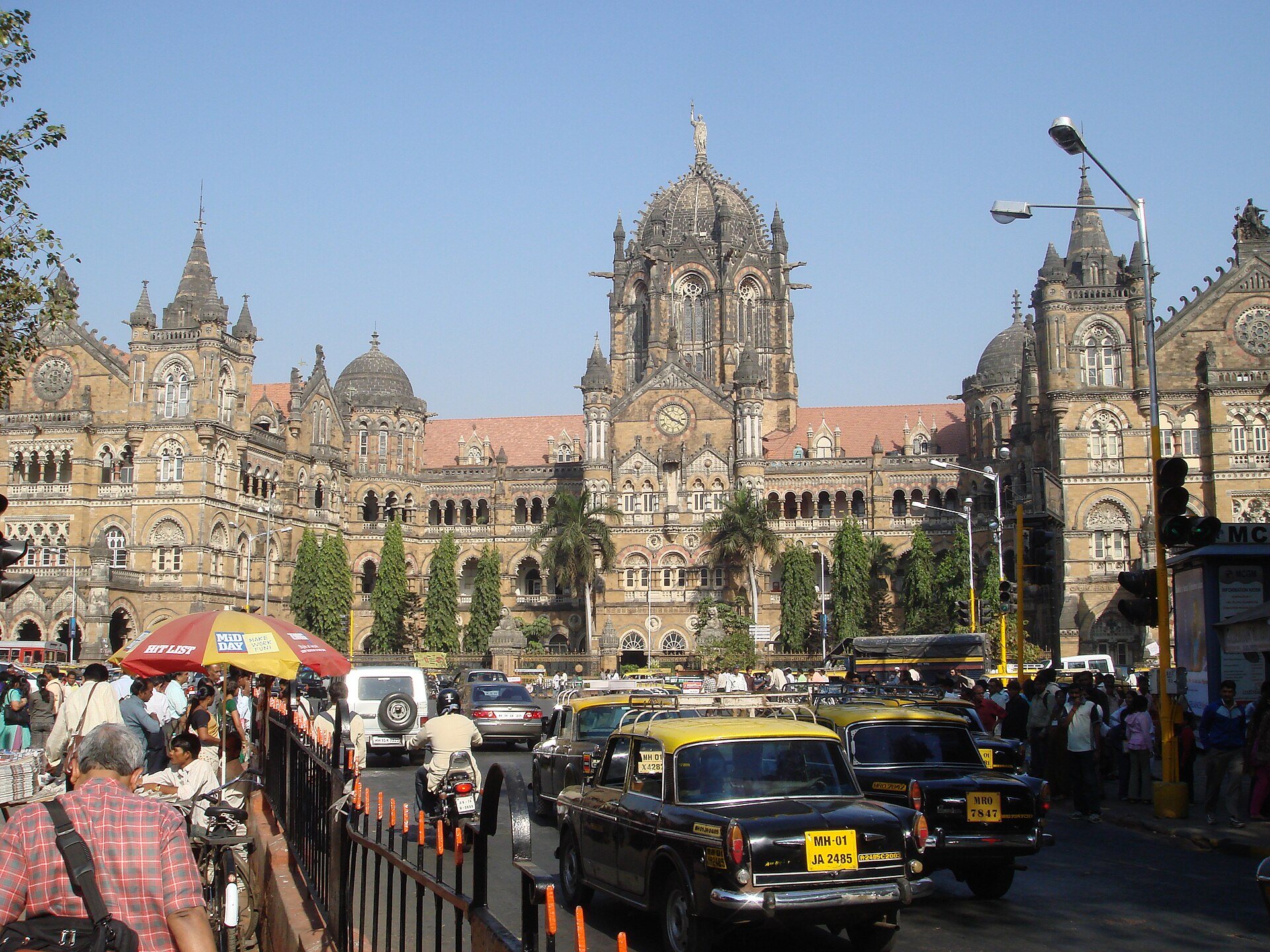 Black and yellow taxis in front of Chhatrapati Shivaji Terminus, Mumbai